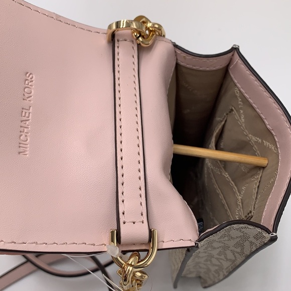 NWT Michael Kors Carmen Small NS Logo
Smartphone Crossbody VANILLA/PINK COLOR - Picture 12 of 15